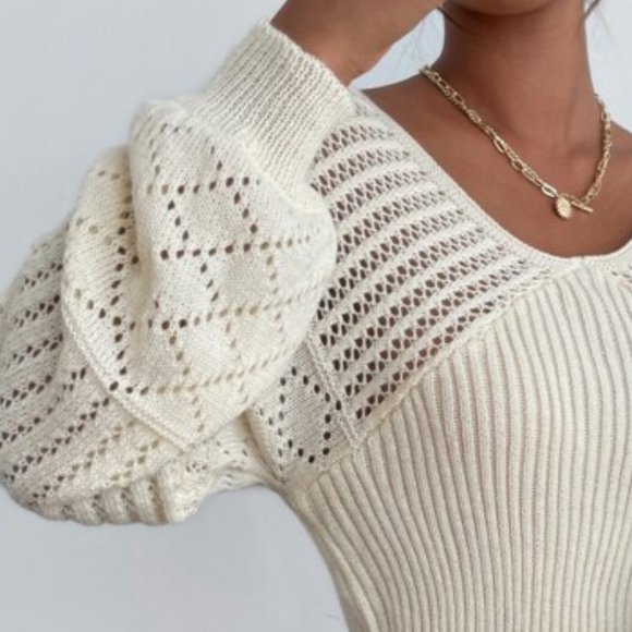 Casually Chic Lantern Sleeved Sweater Dress - Picture 5 of 11